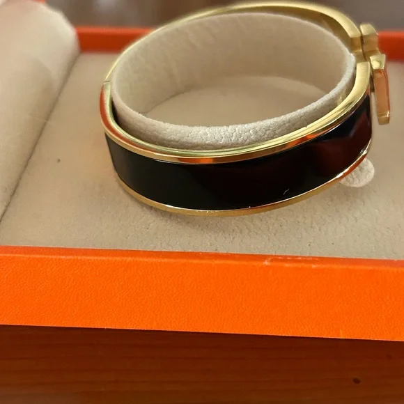 Hermès Clic H Enamel gold Bracelet in Black - Picture 2 of 5